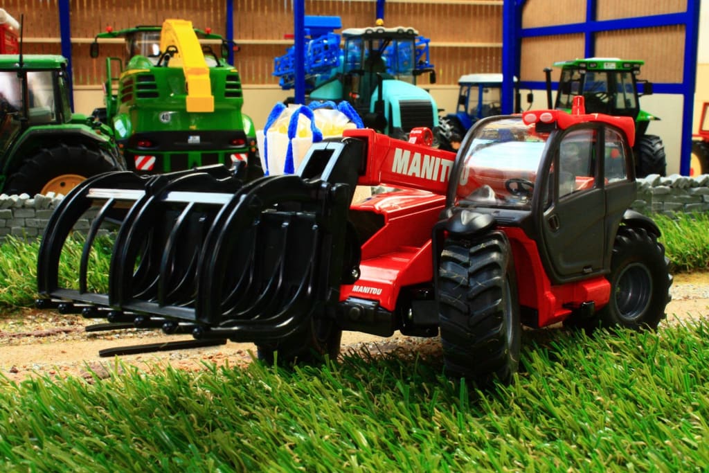 8613 Siku 1:32 Scale Manitou Telehandler with Attachments * BACK IN ST ...