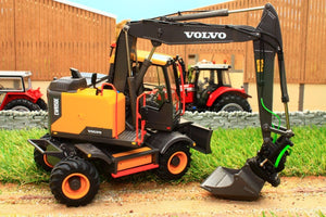 At3200100 At Collections 132 Scale Volvo Ewr 150E Wheeled Excavator Tractors And Machinery (1:32