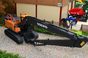 AT3200118 AT COLLECTIONS 132 Scale Volvo EC220Elr Reach Crawler Excavator on tracks with S60 Quickcoupler