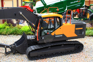AT3200118 AT COLLECTIONS 132 Scale Volvo EC220Elr Reach Crawler Excavator on tracks with S60 Quickcoupler