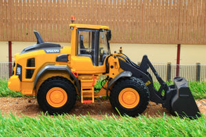 At3200120 At Collections Volvo L60H Wheeled Loader On Michelin Tyres With Standard Bucket Tractors