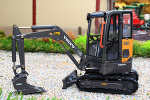 AT3200163 AT COLLECTIONS 132 Scale Volvo ECR25 Compact Excavator Electric