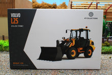 Load image into Gallery viewer, AT3200164 AT Collections 1:32 Scale Volvo L25 Compact Loader Electric