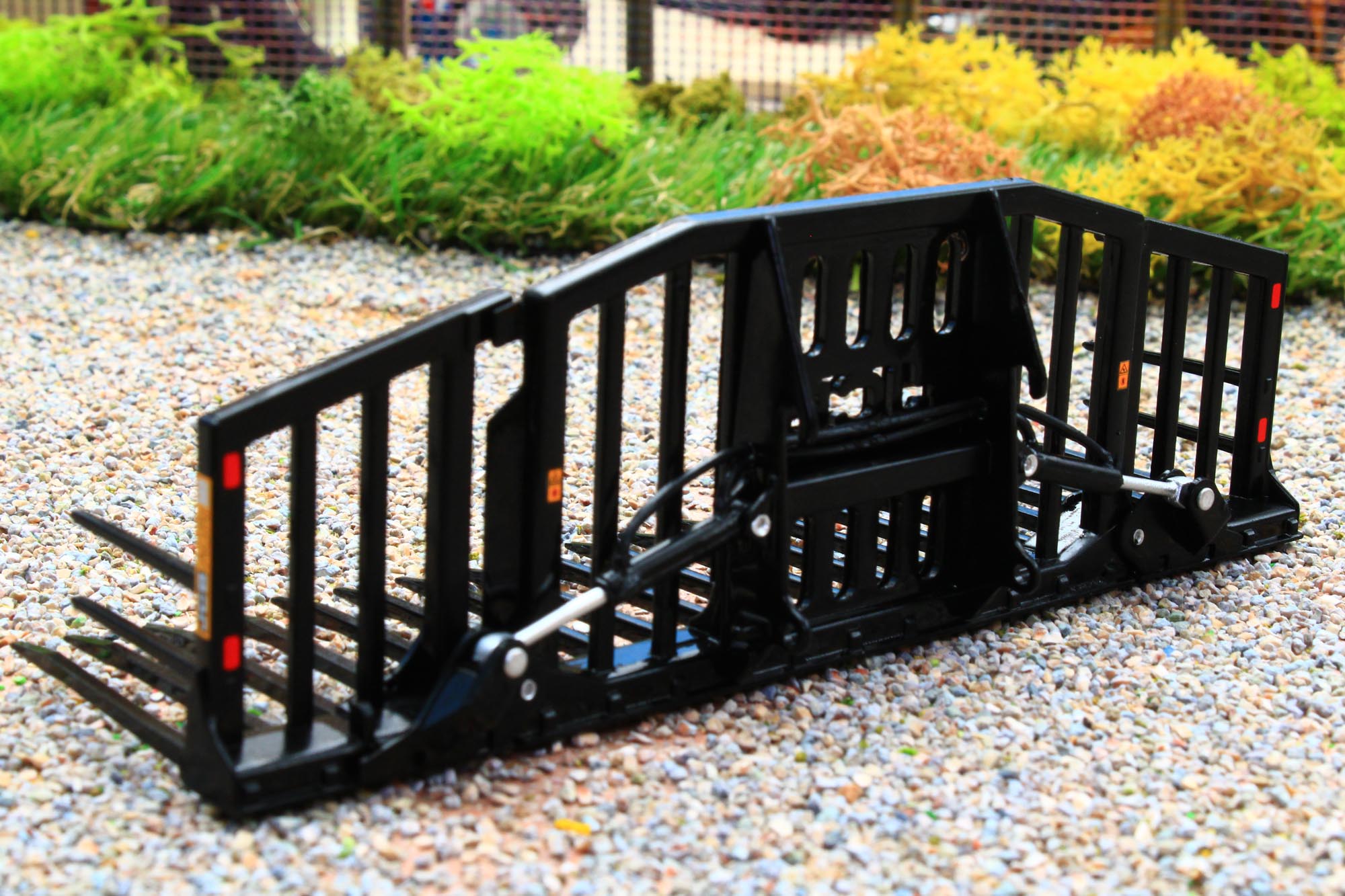 AT3200181 AT Collections 1:32 Scale JCB Agri Folding Grass Fork