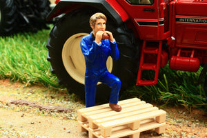 AT32120 AT COLLECTIONS FARMER STANDING EATING SANDWICH