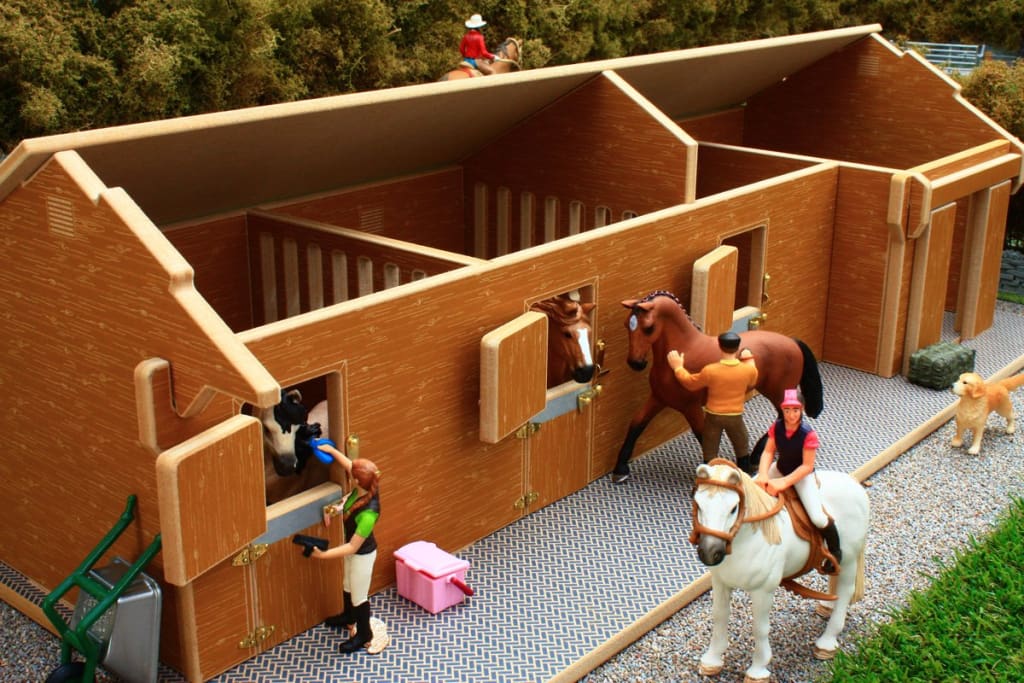 BT1600 Brushwood 1:24th Scale Stable Block and Tack Room