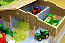 Load image into Gallery viewer, Close up aerial of front of BT1870 1:87 Scale Multi-Purpose Farm Building