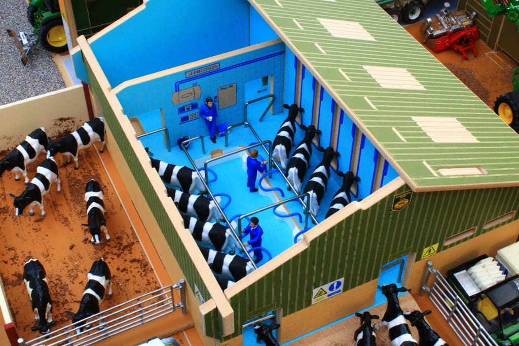 Milking Parlour Toy Cattle Sheds Milking Parlour Set – The