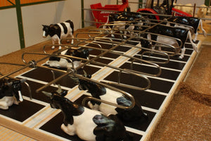 BT2099 Metal Cow Cubicles - Doubles