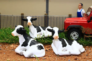 BT3067 3 X STORE CATTLE LYING DOWN (WHITE WITH BLACK MARKINGS)