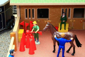 Bt8300 The Stable Yard With Free Britains Horse And Rider Set! Farm Buildings & Stables (1:32 Scale)