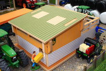 Load image into Gallery viewer, Bt8900 Bull Pen Farm Buildings &amp; Stables (1:32 Scale)