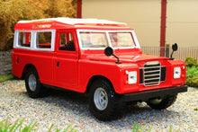 Load image into Gallery viewer, BUR22063 BURAGO 1:24 SCALE LAND ROVER SERIES II IN RED