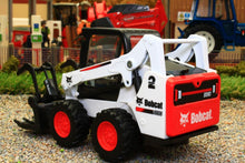 Load image into Gallery viewer, BUR318002 BURAGO 132 SCALE BOBCAT S590 SKID STEER LOADER WITH GRAPPLE
