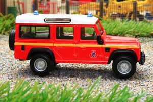 BUR32003 BURAGO 1:50 SCALE Land Rover Defender 110  Emergency