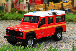 BUR32003 BURAGO 1:50 SCALE Land Rover Defender 110  Emergency