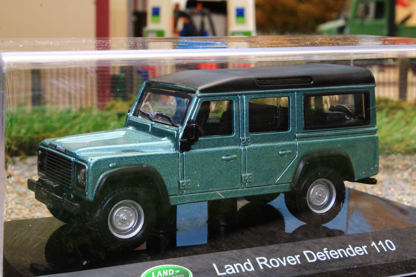 BUR32060G Burago 1:43 Scale Land Rover Defender 110 in Metallic Green