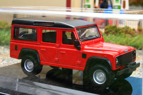 BUR32060R Burago 1:43 Scale Land Rover Defender 110  in Red