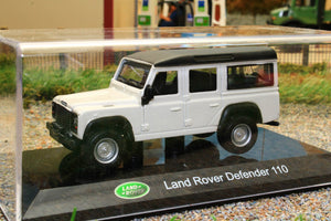 BUR32060W Burago 1:43 Scale Land Rover Defender 110 in White