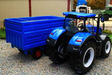 Load image into Gallery viewer, BUR44067A BURAGO 132 SCALE New Holland T7 HD Tractor and Grain Trailer with 3 round bales