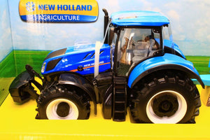 BUR44068 BURAGO 1:32 SCALE NEW HOLLAND T7 HD 4WD TRACTOR WITH LOG TRAILER