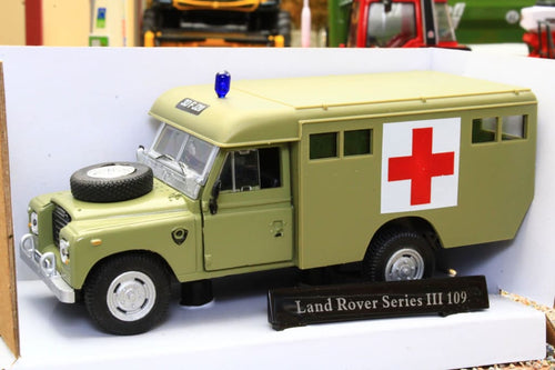 CARCR036 Oxford Diecast Cararama 1:43 Scale Land Rover Series 3 109 Army Ambulance Marshall