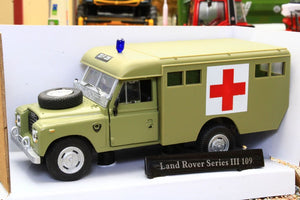 CARCR036 Oxford Diecast Cararama 1:43 Scale Land Rover Series 3 109 Army Ambulance Marshall
