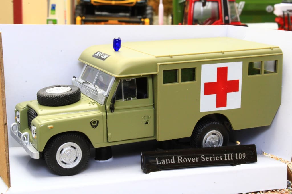 CARCR037 Oxford Diecast Cararama 1:43 Scale Land Rover Series 3 109 Army Ambulance Desert