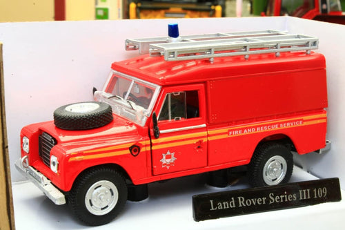 CARCR039 Oxford Diecast Cararama 1:43 Scale Land Rover Series 3 109 Fire Service