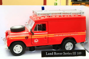 CARCR039 Oxford Diecast Cararama 1:43 Scale Land Rover Series 3 109 Fire Service
