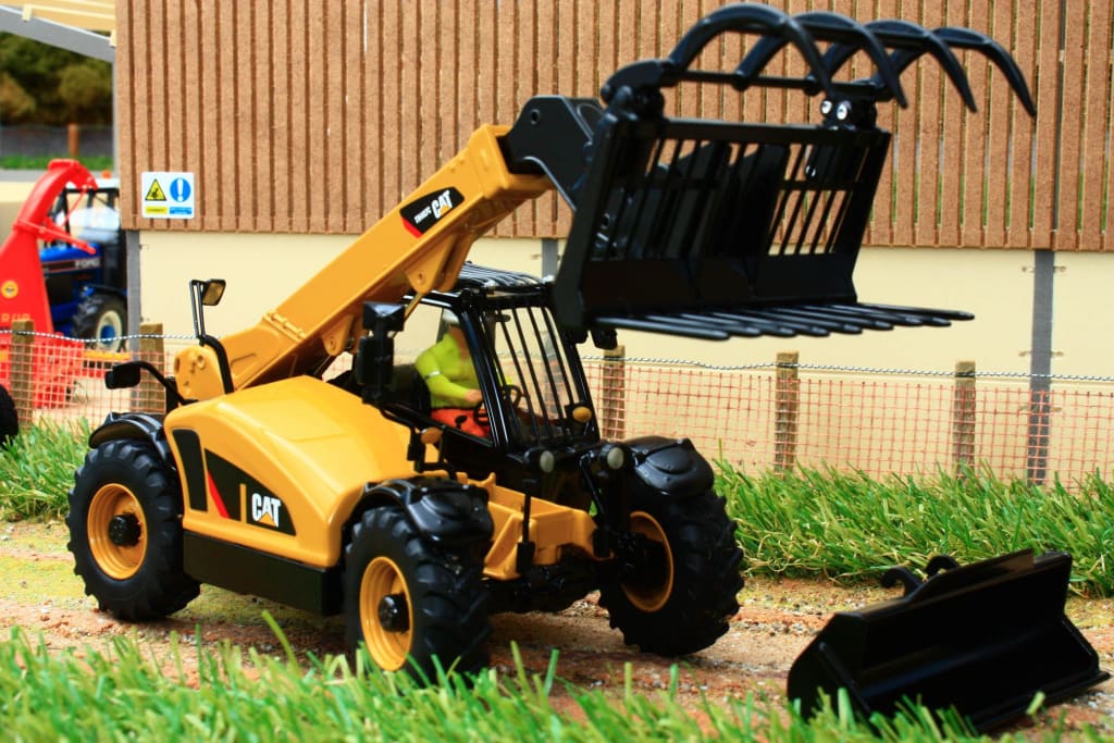 DM85278 DIECAST MASTERS 132 SCALE CAT TH407C TELEHANDER