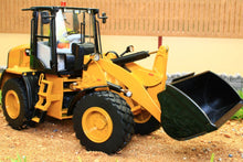 Load image into Gallery viewer, Dm85294 Die Cast Masters 132 Scale Cat 910K Wheeled Loader Tractors And Machinery (1:32 Scale)