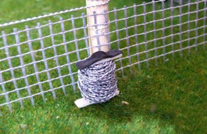 HLT-FB054 Barbed Wire Reel 1:32 scale by HLT Miniatures