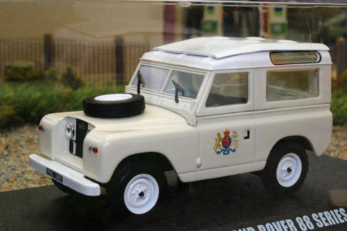 Gre86562 Greenlight 1:76 Scale Land Rover 88 Series Iia Station Wagon Ace Ventura Livery Tractors