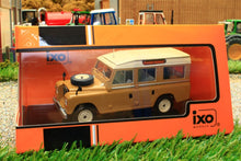 Load image into Gallery viewer, IXOCLC376 IXO 1:43 Scale Land Rover Series III 109 Station Wagon 4x4 in Beige 1958