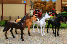 Load image into Gallery viewer, KG0199 Kids Globe 132 Scale Horses (Set of 4)