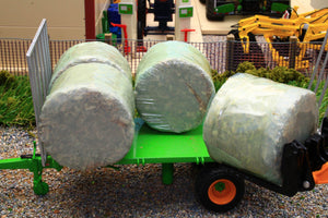 KG0762 KIDS GLOBE WRAPPED SILAGE BALES X 4
