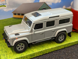 KG1712/13 KIDS GLOBE LAND ROVER 110 WITH HORSE BOX - ONLY AVAILABLE IN SILVER & SILVER/RED COMBINATION