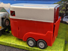 Load image into Gallery viewer, KG1712/13 KIDS GLOBE LAND ROVER 110 WITH HORSE BOX - ONLY AVAILABLE IN SILVER &amp; SILVER/RED COMBINATION