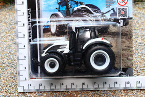 MAI15530VT MAISTO 1:64 Scale Valtra M2 Q Tractor
