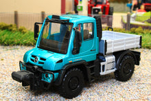 Load image into Gallery viewer, MAI19144 Maisto 1:43 Scale Mercedes Unimog