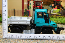Load image into Gallery viewer, MAI19144 Maisto 1:43 Scale Mercedes Unimog