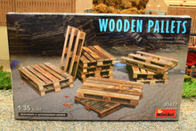 Load image into Gallery viewer, MIA35627 MiniArt 135 Scale Wooden Pallets Set