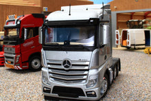 Load image into Gallery viewer, MM1908-03 Mercedes-Benz Actros Streamspace 6x2 in Silver