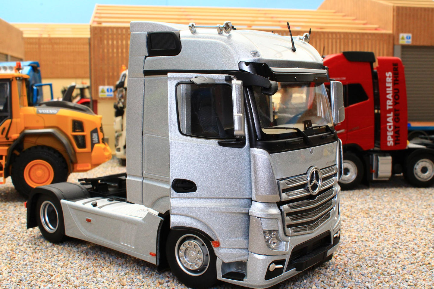 MM1909-03 Mercedes-Benz Actros Bigspace 4x2 in Silver 20% OFF!