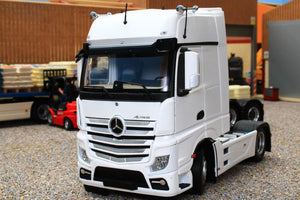 Mm1911-01 Mercedes-Benz Actros Gigaspace 4X2 In White 20% Off! Tractors And Machinery (1:32 Scale)