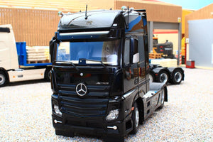 MM1911-02 Mercedes-Benz Actros Gigaspace 4x2 in Black