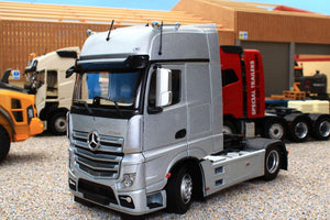 MM1911-03 Mercedes-Benz Actros Gigaspace 4x2 in Silver