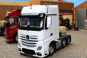 Mm1912-01 Mercedes-Benz Actros Gigaspace 6X2 In White 20% Off! Tractors And Machinery (1:32 Scale)
