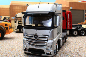 MM1912-03 Mercedes-Benz Actros Gigaspace 6x2 in Silver